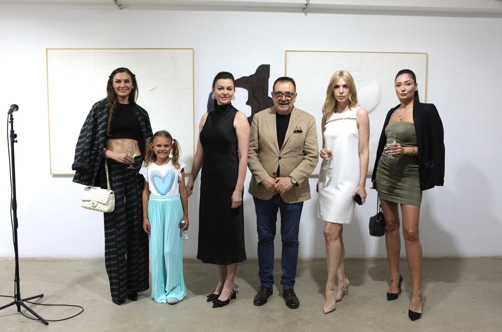 ONE Gallery ������� ����� ������ ����� �����������������